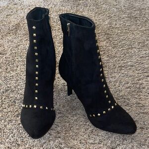 Kelly & Katie Gold Studded Black Ankle Boots 8M